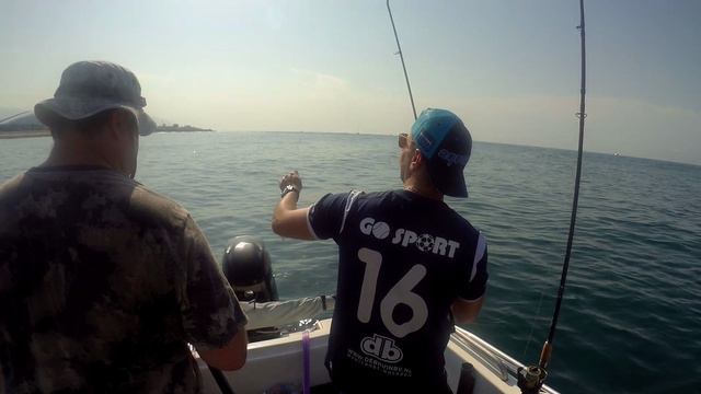 Рыбалка в Сочи. Бешеный луфарик, покусанные пальцы, откушены ставки. смотреть онлайн