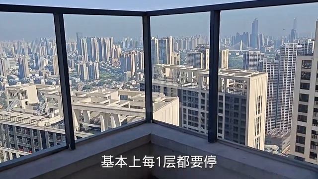 500万买的62层超高层住宅，每天住在200多米高空！真的是肠子悔青 смотреть онлайн