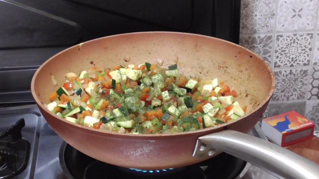 Куриная грудка по деревенски с овощами. Pollo A La Jardinera.