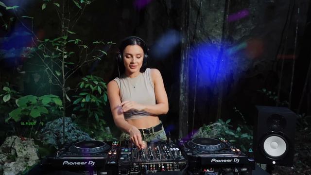 Clara La San - Saku Mix смотреть онлайн