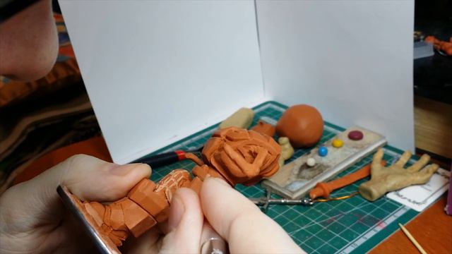 Лепка из полимерной глины робота из TechWars 2 Global Conflict. Вырезание по глине. 6 смотреть онлайн