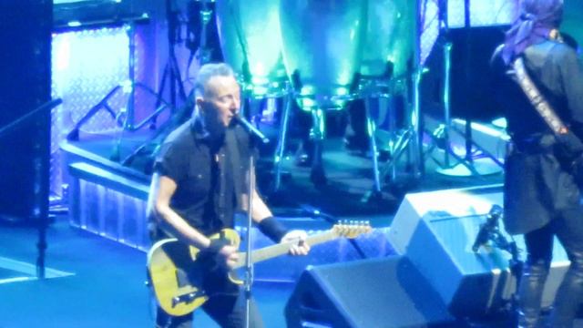 Bruce Springsteen "She's the One" - Live @ Paris La Défense Arena - 13/05/2023 [HD] смотреть онлайн