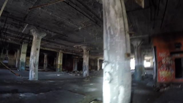 Getting Lost In the Crumbling General Motors Fisher Body Plant 21 In Detroit Michigan смотреть онлайн