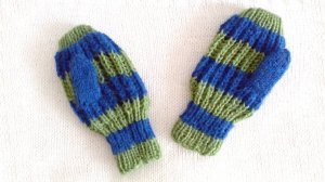 Вяжем ДЕТСКИЕ ВАРЕЖКИ спицами | Подробный урок