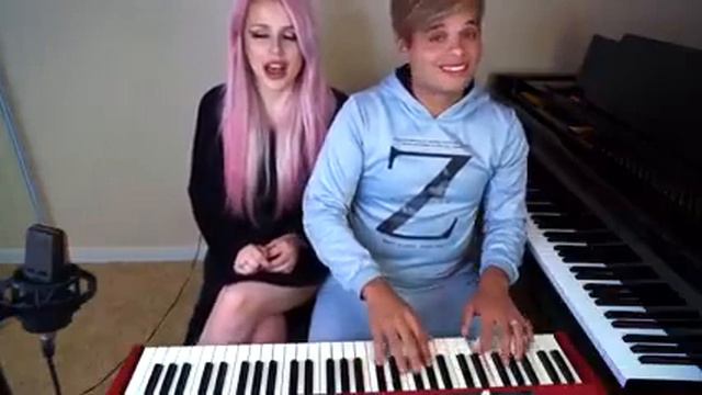 Watch how Jesus Molina and his wife CGRAY plays to Mulan song смотреть онлайн