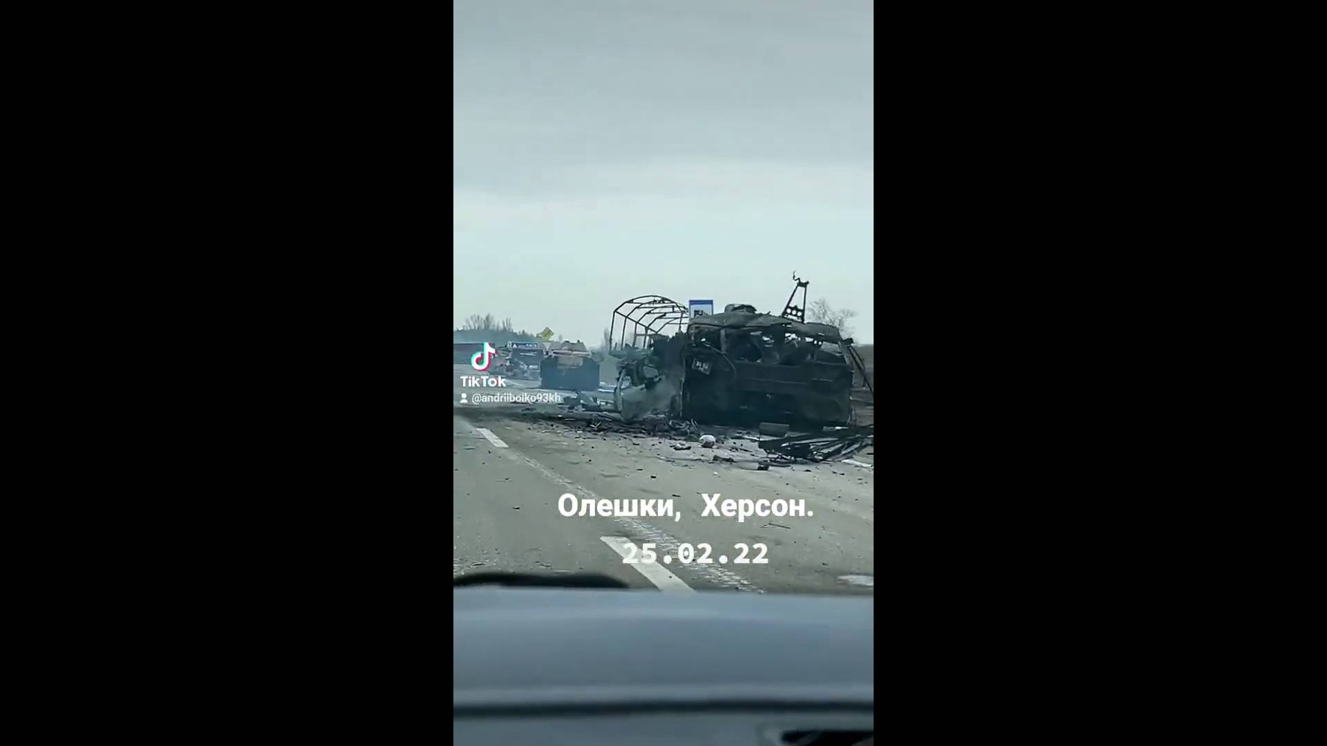 Олешки. Разбитые и брошенные украинские колонны под Херсоном, 25.02.2022 г. смотреть онлайн
