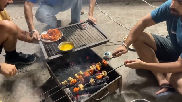 Veg BBQ Party with Friends 😰 *FULL ROASTING* 😋 Veg Champ, Paneer Tikka , Sweet Corn..... смотреть онлайн