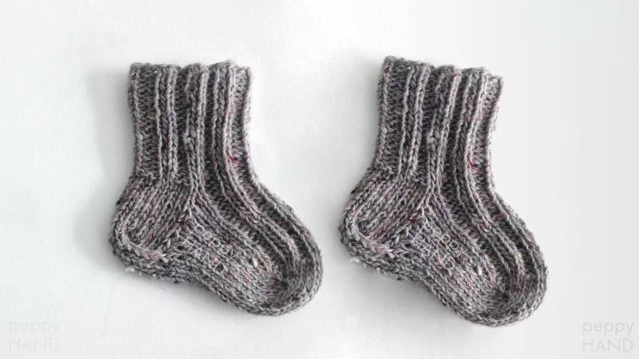 Вяжем ДЕТСКИЕ НОСОЧКИ спицами | Подробный урок смотреть онлайн