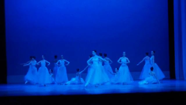 fragment of "SERENADA", music Tchaikovsky , choreography George Balanchine смотреть онлайн