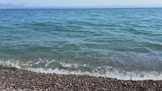 Обстановка в Ялте - почти прямой эфир. Народ загорает и купается. Температура морской воды в Ялте. смотреть онлайн