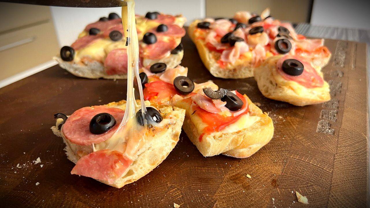 Быстрая ПИЦЦА без Теста. Пицца из Чиабатты! смотреть онлайн