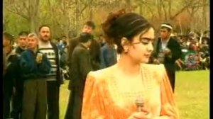 Якум баромадани сахна Манижа Давлатова. ма, ки дар гушаи боми ту будум