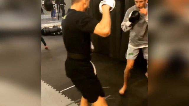 Прогноз на бой Марлон Мораес - Кори Сэндхаген смотреть онлайн