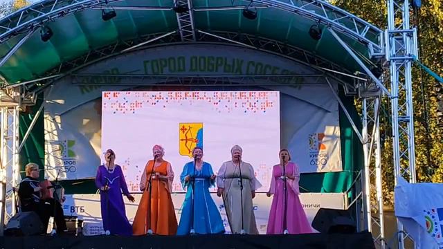 Это фрагмент выступления делегации Сунского района на Дне города Кирова в минувшие выходные. смотреть онлайн