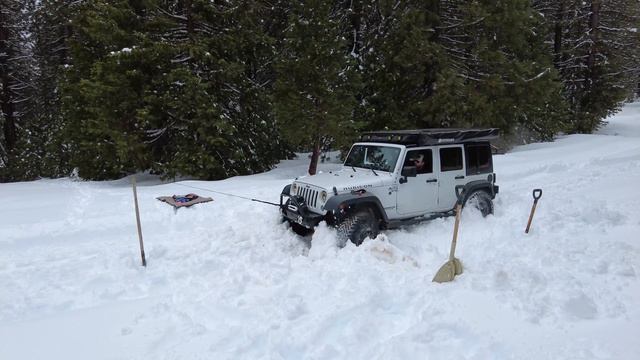 Snow Camping Takes A Turn For The Worst: Offroad Recovery Stuck Deep In the Woods смотреть онлайн