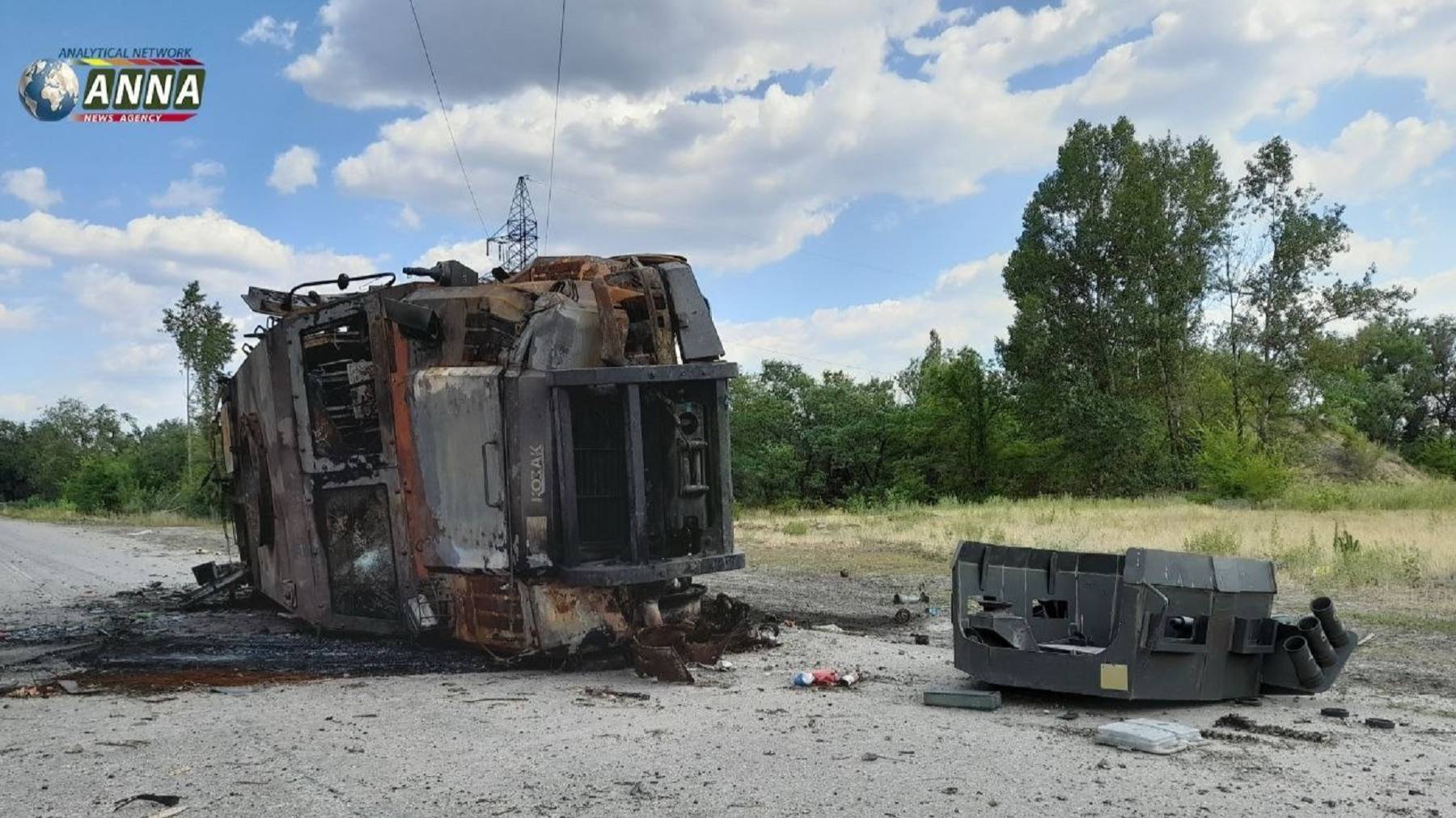 Сгоревшие бронемашины "Козак-2" ВСУ в Лисичанске и Мариуполе. 2022 г. смотреть онлайн