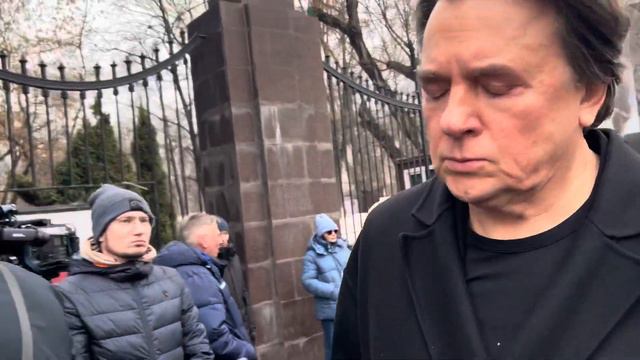 Константин Эрнст прибыл на прощание с Александром Ширвиндтом смотреть онлайн