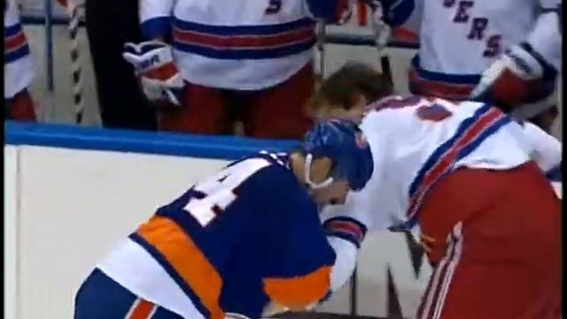 Gillies vs Boogaard.mpg смотреть онлайн