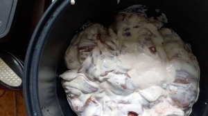 Попробовав один раз, просят ещё и ещё. Куриная печень в сметане в мультиварке. Ну очень вкусно.