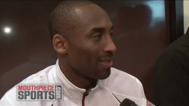 Kobe Bryant Shows Off His New Knicks in Chicago смотреть онлайн
