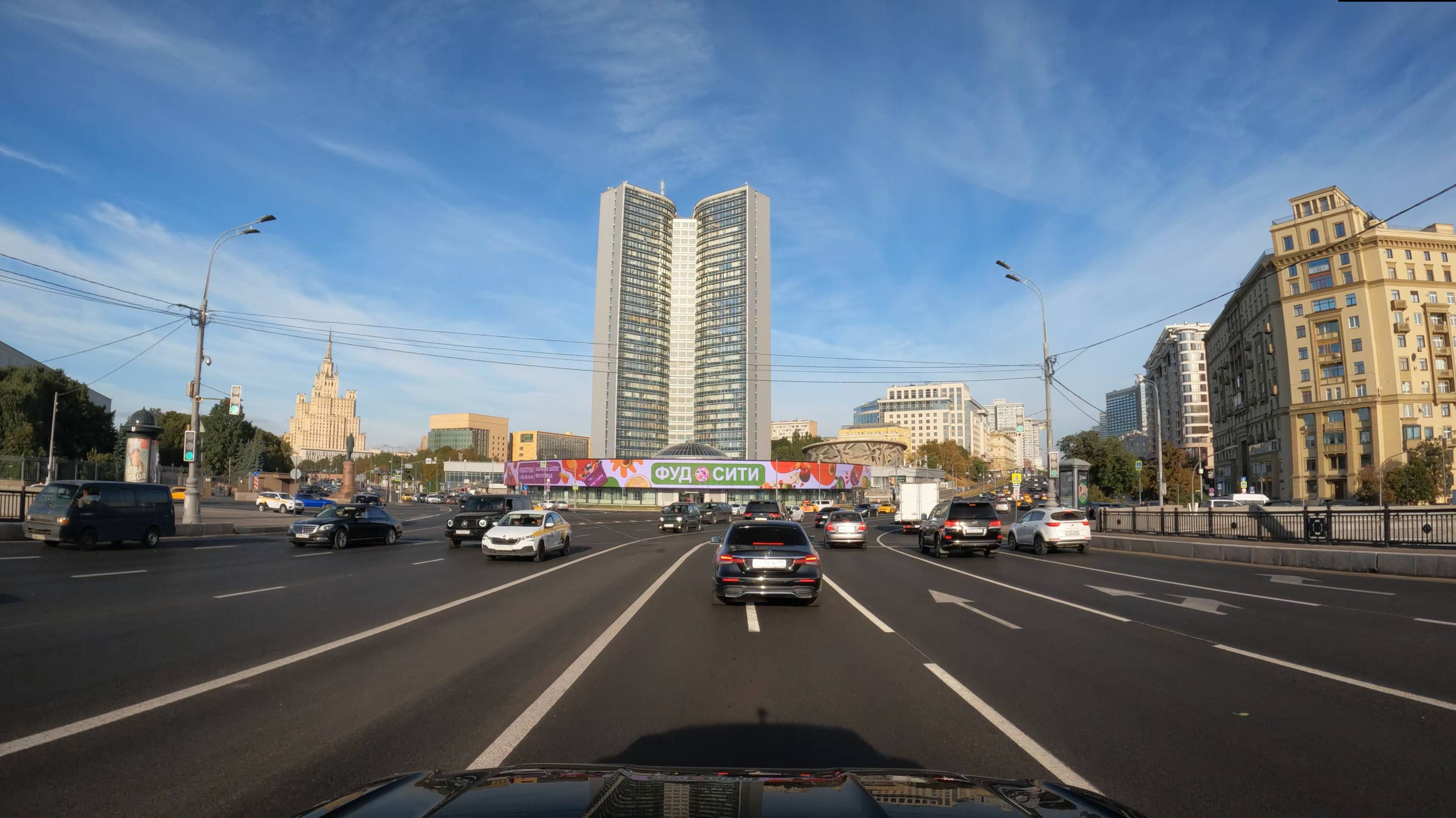 Осень в Москве. По центру на машине смотреть онлайн