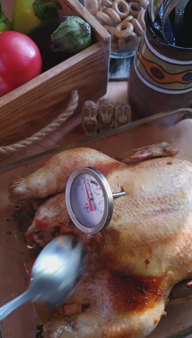 Курица в духовке с апельсиновым маслом и фруктовым соусом. Рецепт в описании 👇