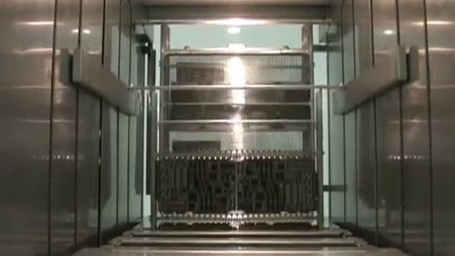 Процесс загрузки и промывки печатных плат в системе отмывки NC25 MBTech смотреть онлайн