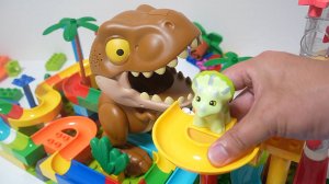 Развивающие игрушки для малышей. Динозавры. Конструктор Лего. Гонка шариков.