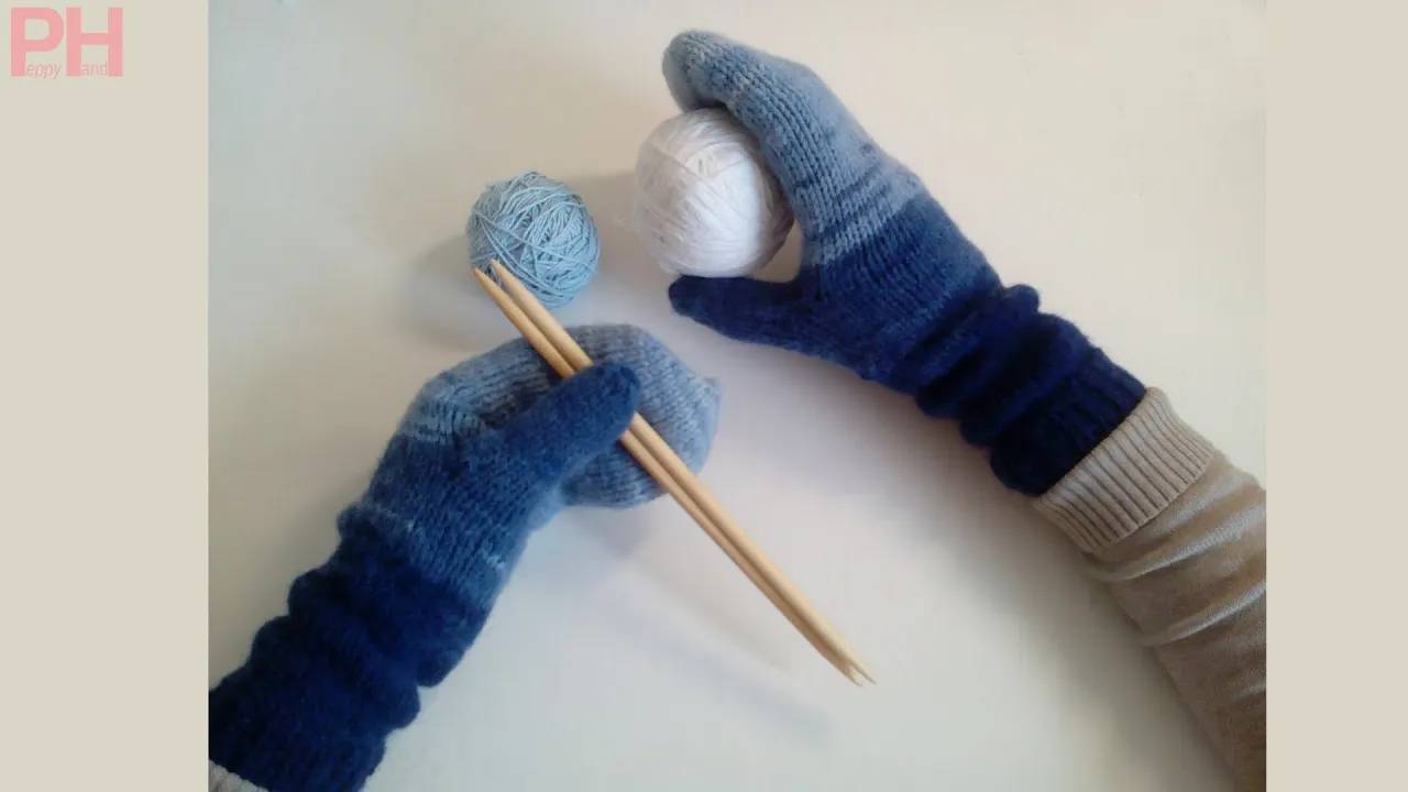 Вяжем ПРОСТЫЕ ВАРЕЖКИ спицами | Подробный урок смотреть онлайн
