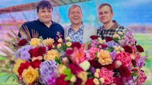 Олег Зубков счастлив рядом с сыновьями! Святослав подарил не букет, а ПРОИЗВЕДЕНИЕ ИСКУССТВА!