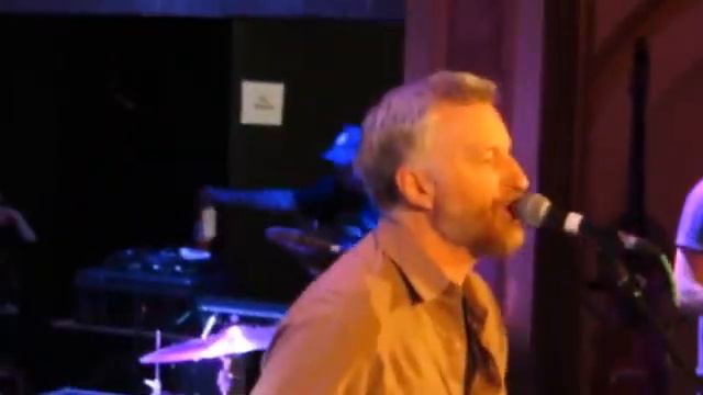 Billy Bragg records message for Paolo Di Canio смотреть онлайн