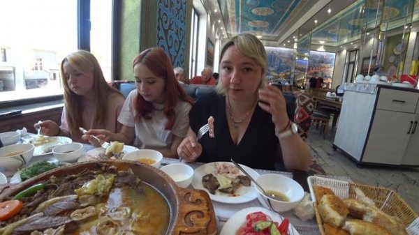 НАСТОЯЩИЙ БЕШБАРМАК | ВСТРЕЧА С ПОДПИСЧИКОМ В УЗБЕКИСТАНЕ #laowai