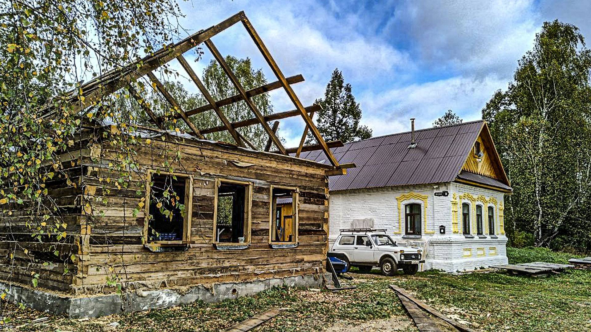 Начинаем строить крышу над мастерской. Здание стало в 2 раза выше. Внутри появился первый станок смотреть онлайн