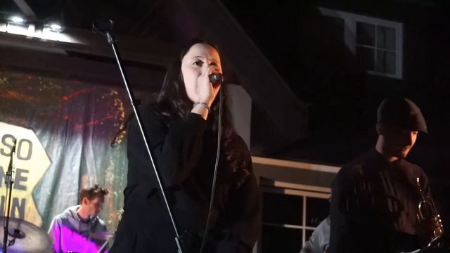 Gasoline Rainbow 2022 Givin a Funk смотреть онлайн