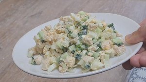 Салат "Выручайка", готовлю, когда гости "бьют по столу ложкой". Все смешиваю и подаю, быстро и вкусн