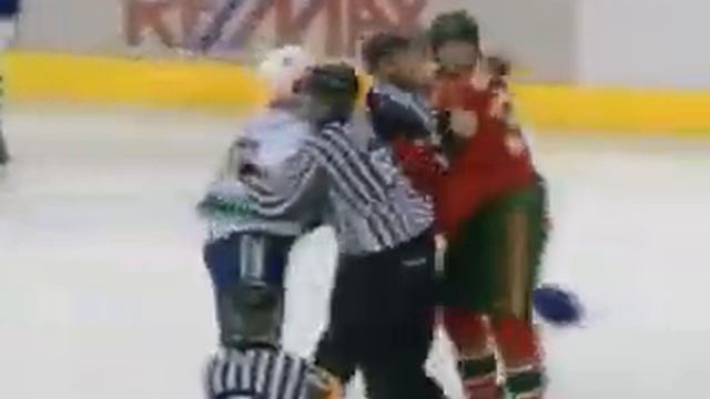 Aaron Voros NHL Fight 3/49 - Jeff Cowan 07.12.02 смотреть онлайн