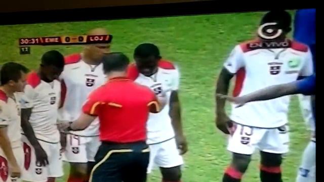 Emelec vs LigadeLoja Tiro libre #2 Zevallos 5/5/13 смотреть онлайн