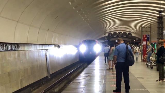 Метрополитен! 81-775/776/777. "Дейна", Прибывает на станцию Бабаушкинская. смотреть онлайн