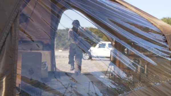 Комфортный кемпинг с новой воздушной палаткой на море