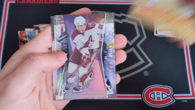 Opening Random Packs of Hockey Cards #18 смотреть онлайн