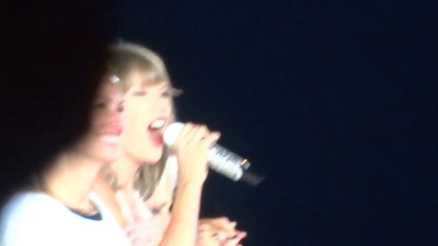 Taylor Swift, Julia Roberts & Joan Baez - Style Live - 8/15/15 - Levi's Stadium - [HD] смотреть онлайн