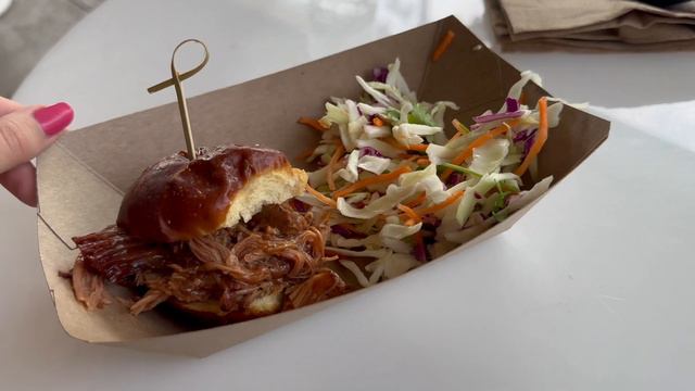 A MUST DO at Universal Studios Mardi Gras смотреть онлайн