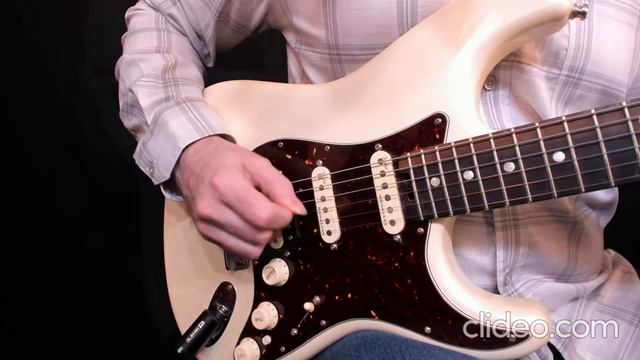 Постановка руки, основы звукоизвлечения медиатором на электрогитаре смотреть онлайн