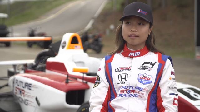 Jonathan Green interviews Chloe Chambers, driver for Future Star Racing смотреть онлайн