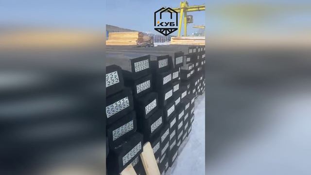 Загрузка шпал на вагон