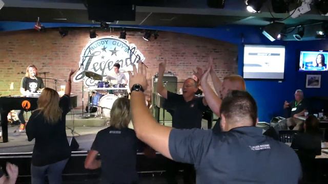 Howl2GO Dueling Pianos MIDWEST at Live at Buddy Guy's Legends смотреть онлайн
