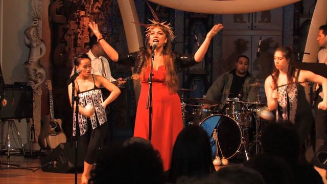 Toni Huata performs "E rere" at Te Papa смотреть онлайн