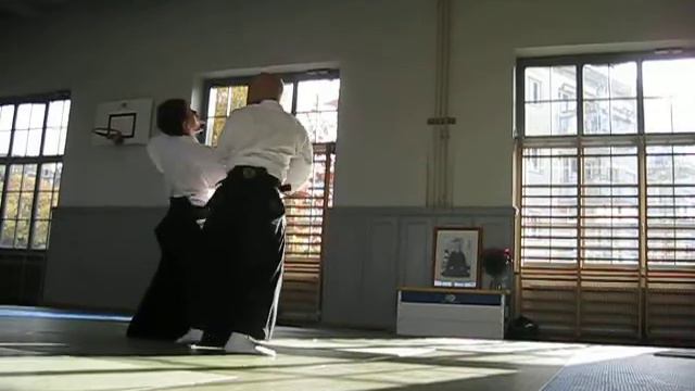 23 Gyaku-Hanmi Omote Shihonage (entrance and stretching exercise)