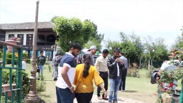 #Travel vlogs Tamil/Beautiful kashmir Dal lake/Boat ride/Floating market/#mahabepositive#kashmir смотреть онлайн