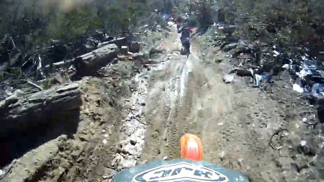 Ralph chasing Jessie and Ferny at Lake Arrowhead are riding CR250's смотреть онлайн